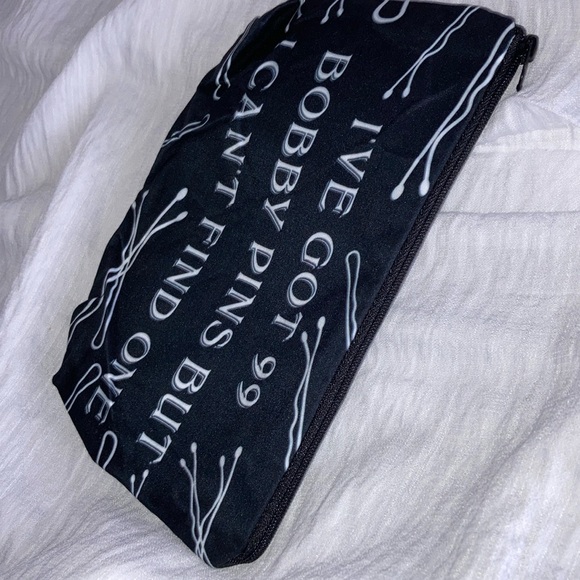 Cosmetic Case NWOT Make up Pouch Unbranded Black & White - Picture 14 of 15